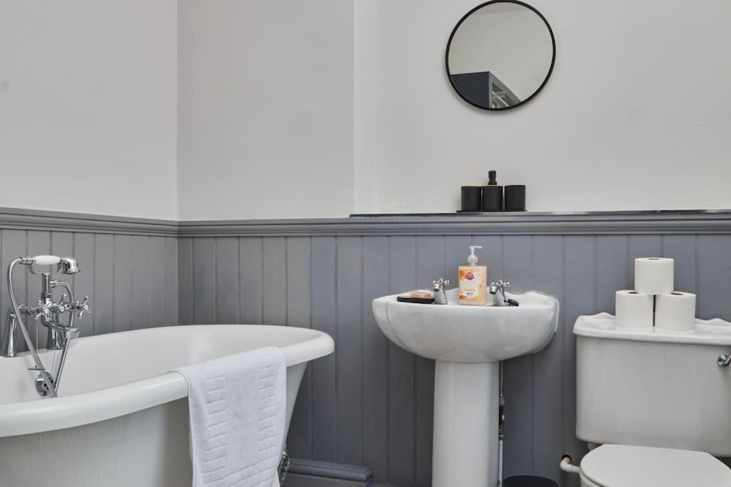 Cosy 3-Bedroom House In Seaham - Street Parking Exterior foto